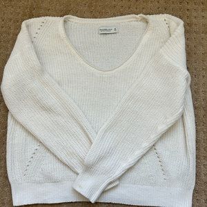 Abercrombie & Fitch White sweater. Size: medium